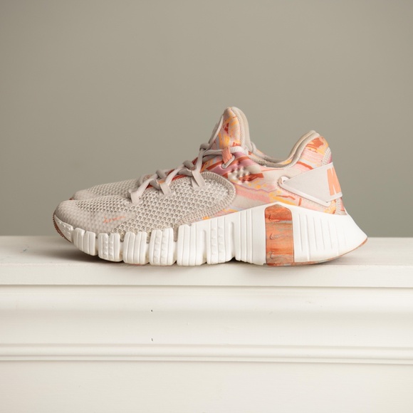Nike Free Metcon 4 Womens Training Shoes Desert Sand Crimson DJ3075-064 Size 8 - Picture 3 of 7
